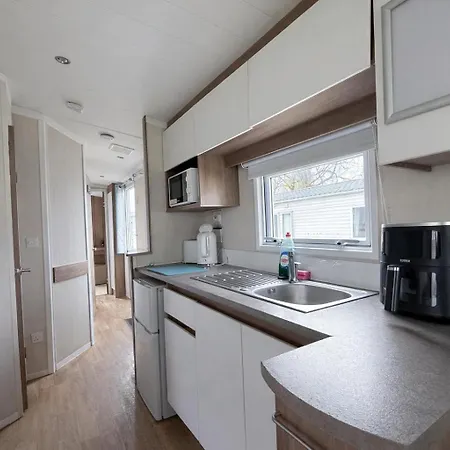 Homely Dog-friendly Caravan At Bowland Fell In Yorkshire Ref 93015w Hébergement de vacances Skipton