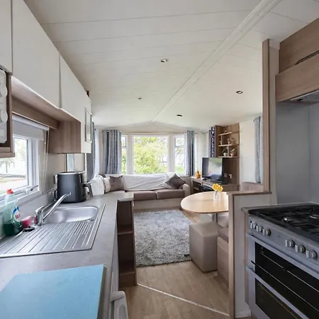Homely Dog-friendly Caravan At Bowland Fell In Yorkshire Ref 93015w Hébergement de vacances