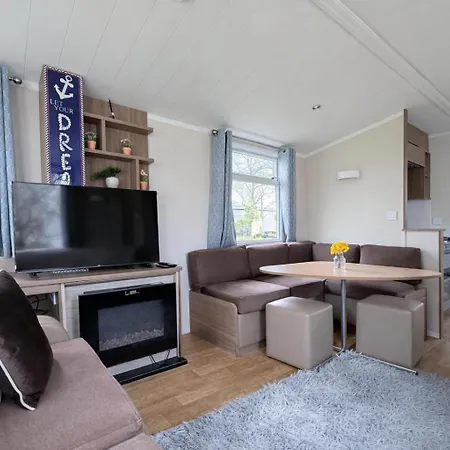 Homely Dog-friendly Caravan At Bowland Fell In Yorkshire Ref 93015w *