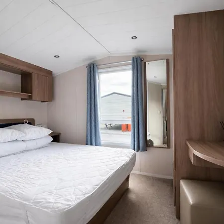 Homely Dog-friendly Caravan At Bowland Fell In Yorkshire Ref 93015w * Skipton