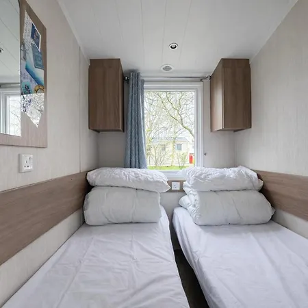 Homely Dog-friendly Caravan At Bowland Fell In Yorkshire Ref 93015w Hébergement de vacances *