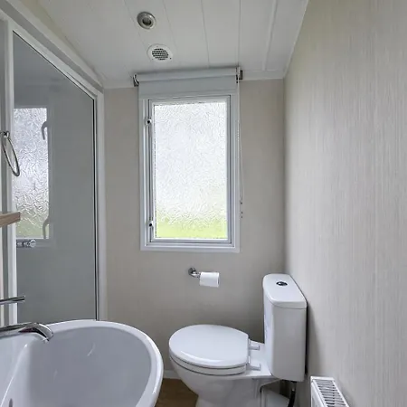 Homely Dog-friendly Caravan At Bowland Fell In Yorkshire Ref 93015w Hébergement de vacances *